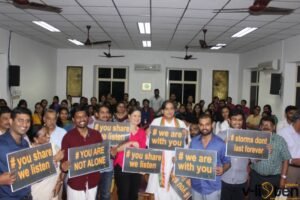 Sashi Tharoor and others holding placards at Vlisten Initiative inaugration event Nov, 2016