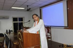Sashi Tharoor speaking at Vlisten Initiative inaugration event Nov, 2016