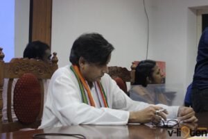 Sashi Tharoor at Vlisten Initiative inaugration event Nov, 2016