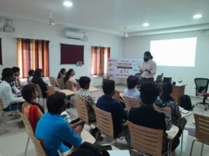 Parasuram Thampi delivering talk to Entreprenuership students at SreeKrishna Devaraya University