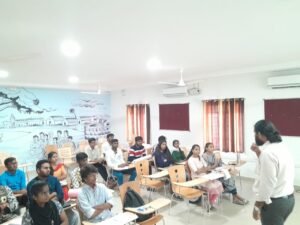 Parasuram Thampi delivering talk to Entreprenuership students at SreeKrishna Devaraya University