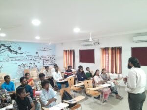 Parasuram Thampi delivering talk to Entreprenuership students at SreeKrishna Devaraya University